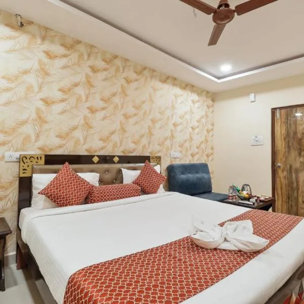 Hotel Galaxy Park, hotel in Shamshabad
