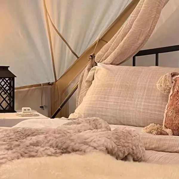 Glamping tent on farm Mountain views, hotel en Edinburg