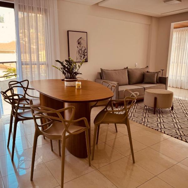 500m da Villa Germânica com varanda externa e linda vista!