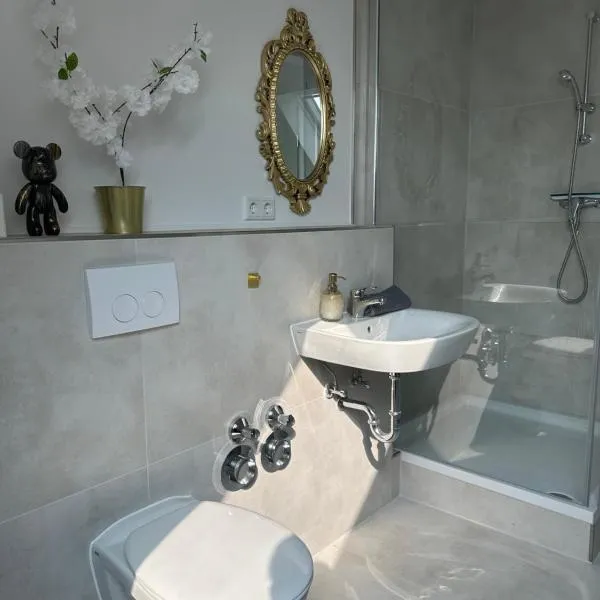 148qm Apartment, nähe Düsseldorf, 4 Schlafzimmer, privater Parkplatz โรงแรมในดุยส์บูร์ก