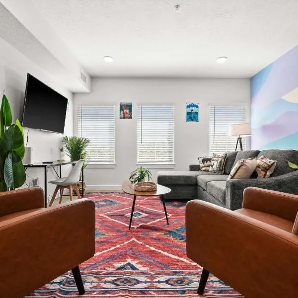 SLC Ski Lodge 2BR Townhome King Garage, hotel in Salt Lake City