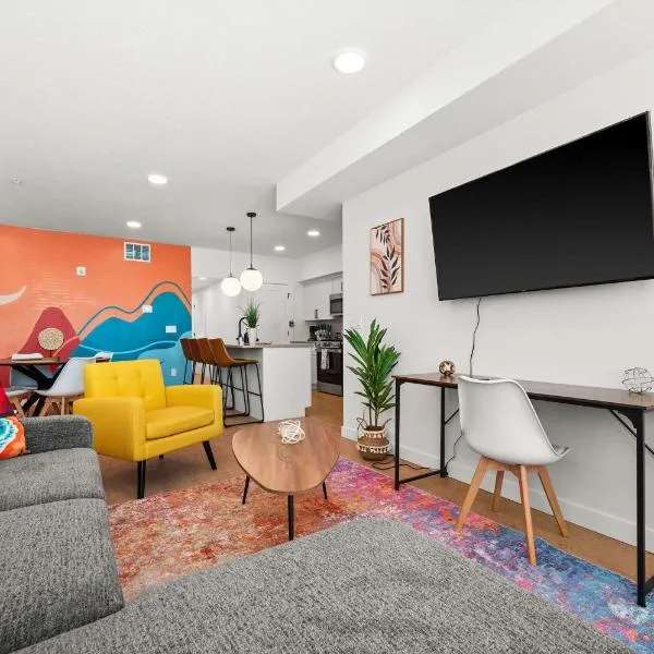 SLC Townhome 2BR Mountain Views Garage, hotel in Salt Lake City