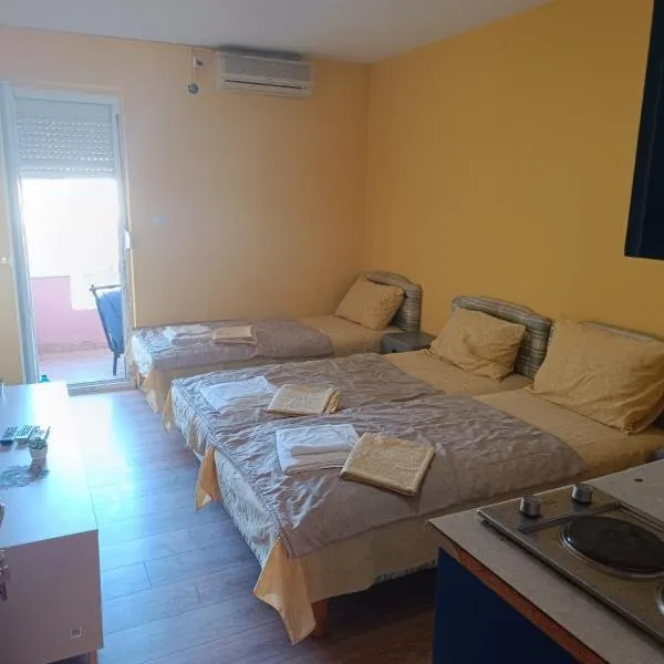 Una Apartments, hotel in Budva