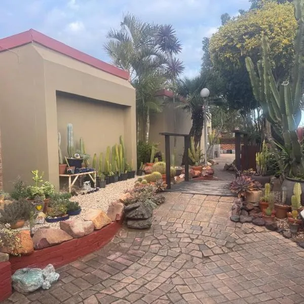 A La Martha's Air-Port Guest House, hotel in Port Elizabeth