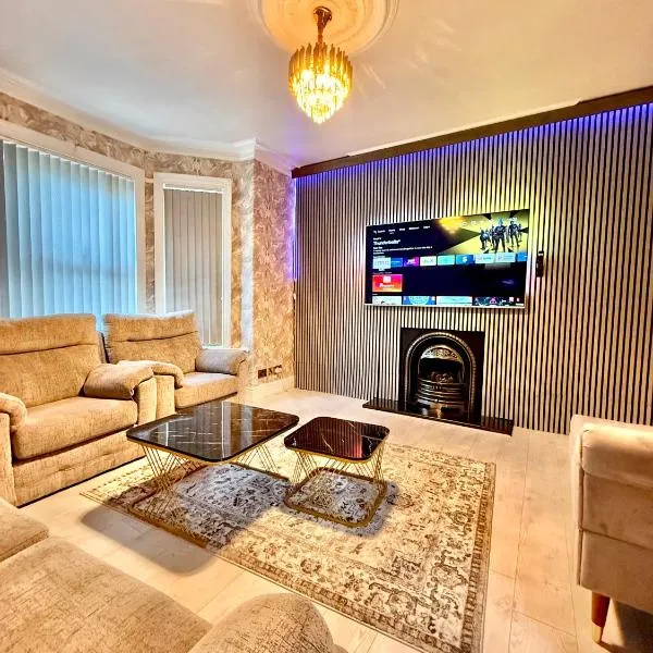 Full Home with Free Parking in Moss Bank, Crumpsall, Manchester, hotel in Manchester