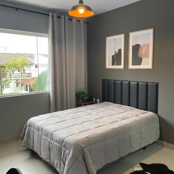 Loft Studio 302 em São José à 7km de Floripa, hotel in São José