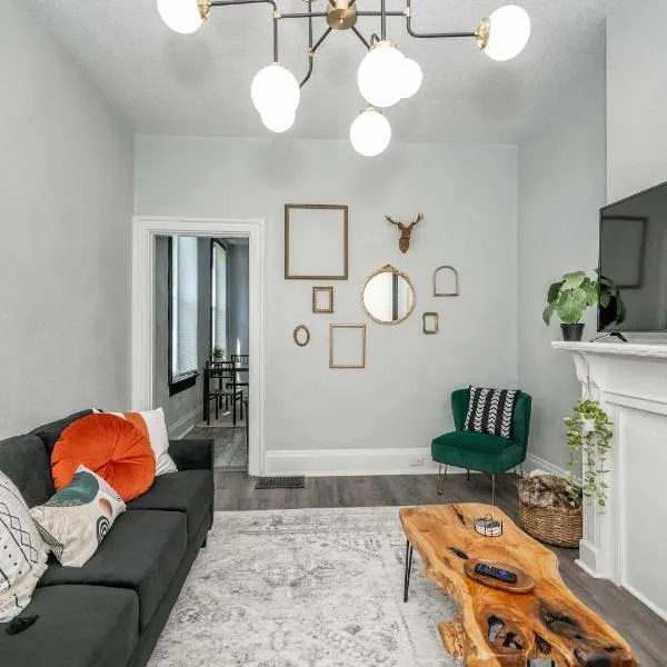 Chic Modern Gem with Style โรงแรมในซินซินแนติ