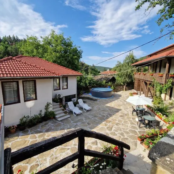 Къщи за гости "Зелената долина", hotel in Dalbok-Dol