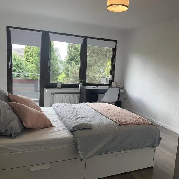 Schönes Apartment 1,5 Zimmer mit Balkon in Frintrop Essen, hotel v destinaci Essen
