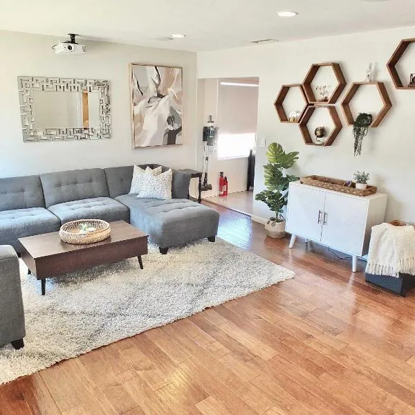 Bellflower Breeze - Charming 3 BDR in Long Beach, hotell Long Beachis