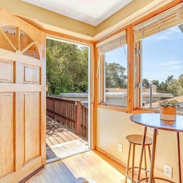 Quaint Carmel - Bungalow Close to Beach，位于卡梅尔的酒店