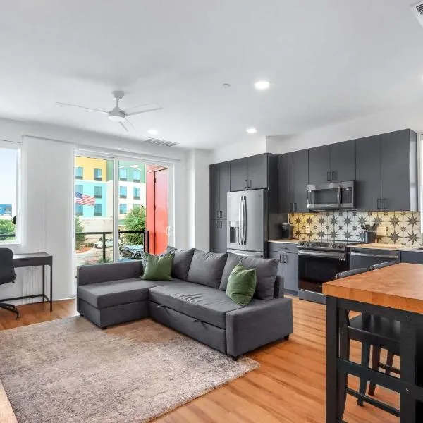 Creekside Modern - Condo for 4, Hotel in New Braunfels