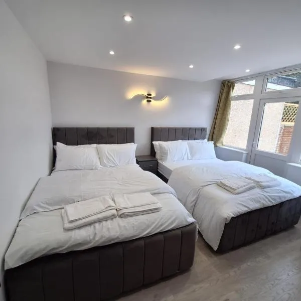 Lux flat- Sleep 5-2 min walk- Perivale Station, ξενοδοχείο σε Perivale