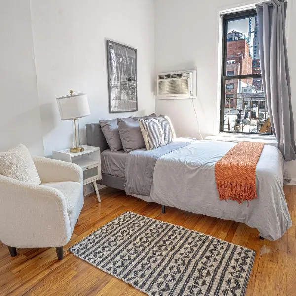 Chic 2BD Upper East Side Retreat โรงแรมในนิวยอร์ก