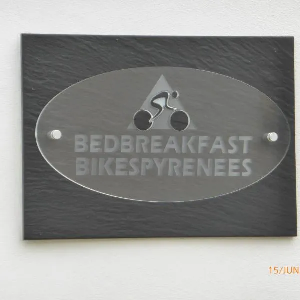 Bedbreakfastbikespyrenees, hôtel à Loubières