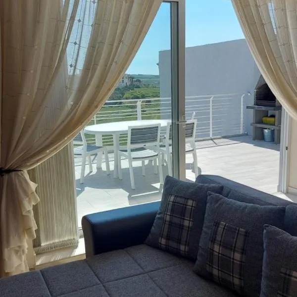 Trilogy Penthouse, Holiday Home, Gozo, hotel v destinaci Kerċem