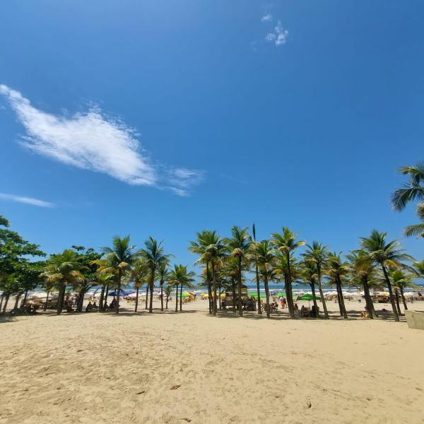 2 quartos 2 banheiros a 200 metros da praia, Wi-Fi, portaria 24 h,1 vaga estacionamento