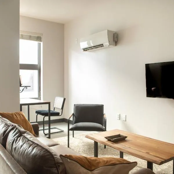 Deer District Studio Apt - One Block from Fiserv and Baird, hotel v destinaci Milwaukee