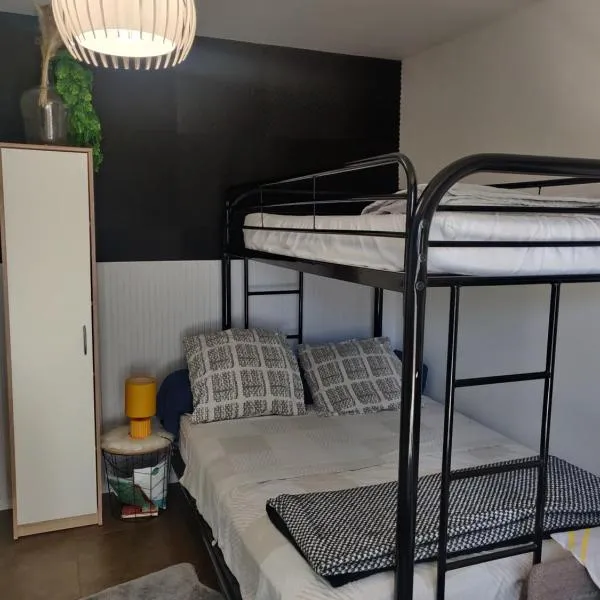 Studio chaleureux sans-visà-vis, hotel in Vernon