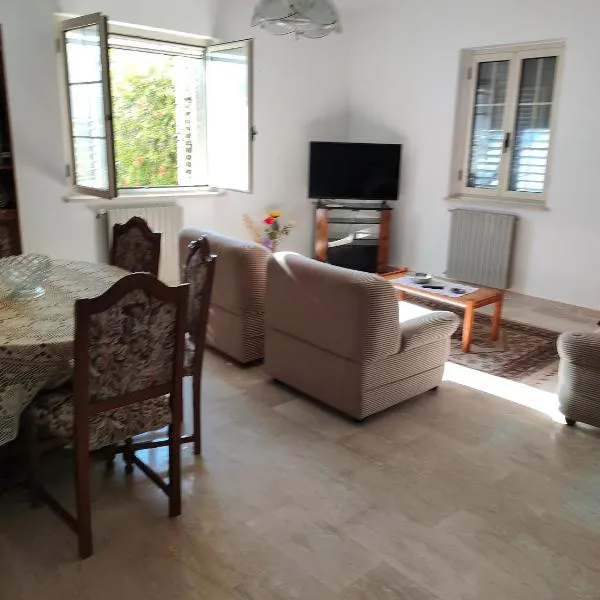 Holiday Calabria Rooms, hotel in Lamezia Terme