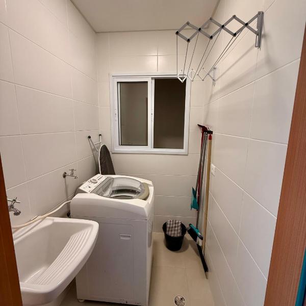 Apt Toninhas 4 min a pé até a praia, piscina, churrasqueira e ar condicionado - Foto 3