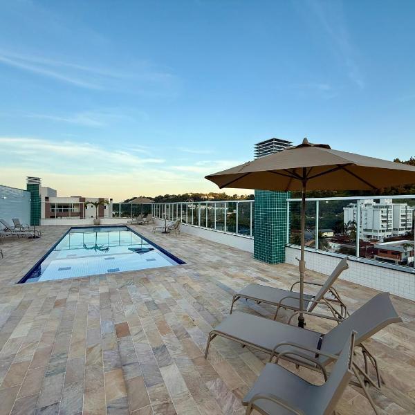 Apt Toninhas 4 min a pé até a praia, piscina, churrasqueira e ar condicionado - Foto 4
