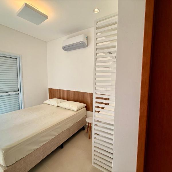 Apt Toninhas 4 min a pé até a praia, piscina, churrasqueira e ar condicionado - Foto 2