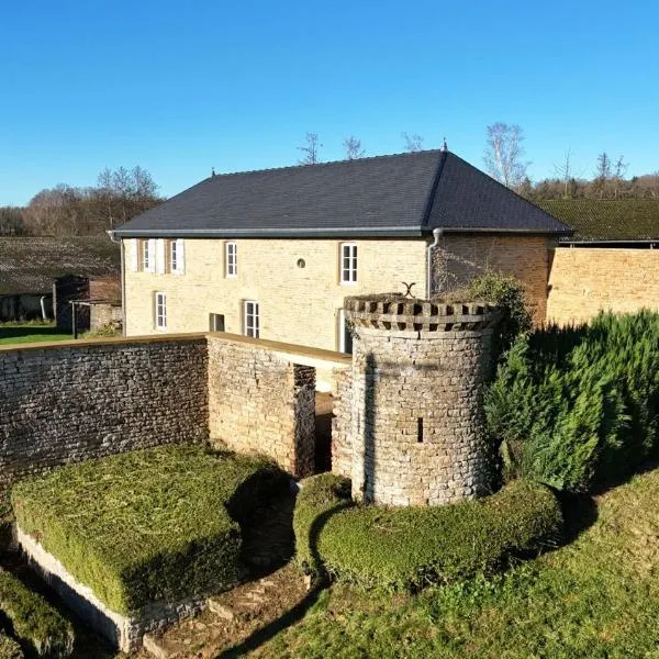Dépendance du château de Remehan rénovée avec goût, hotel en Pouru-Saint-Rémy