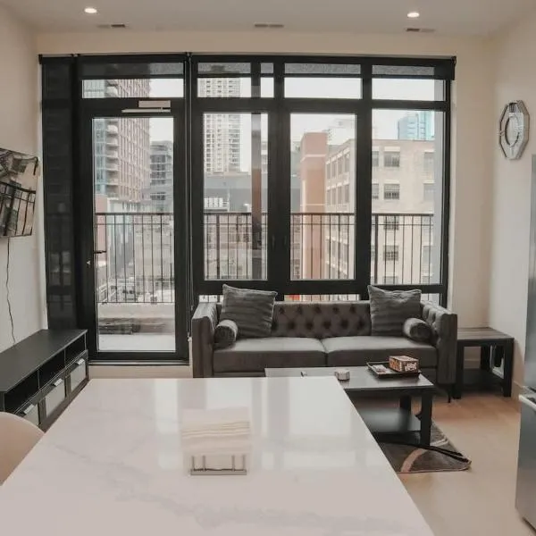 River North Private Balcony With In and Out Parking, Hotel in Chicago