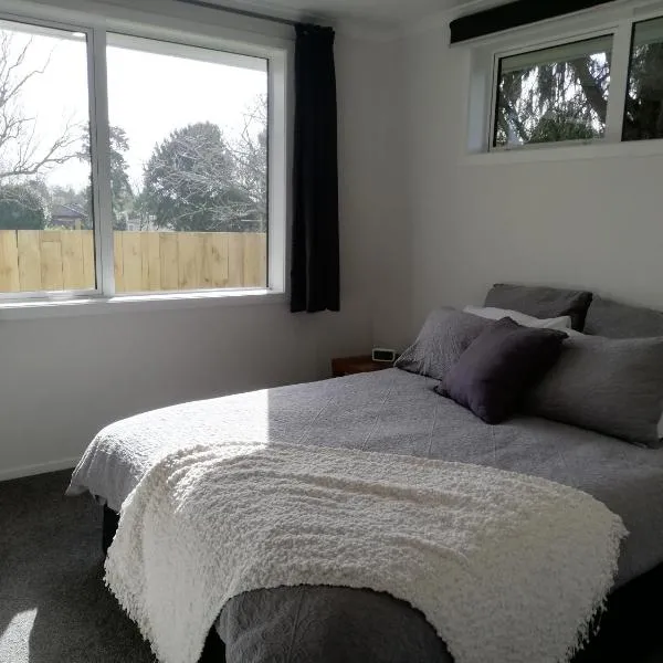 Cottage, hotel in Hamilton