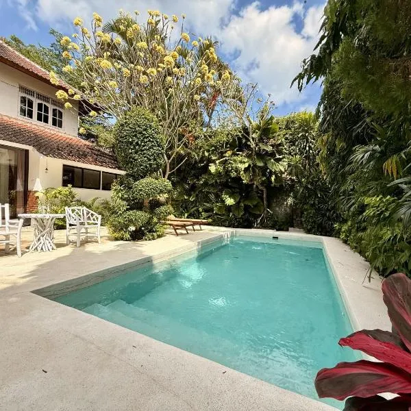 Villa White Orchid Seminyak, hotel in Seminyak