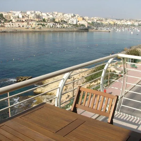 SeaFront Apartment Marsascala, hotel em Marsaskala