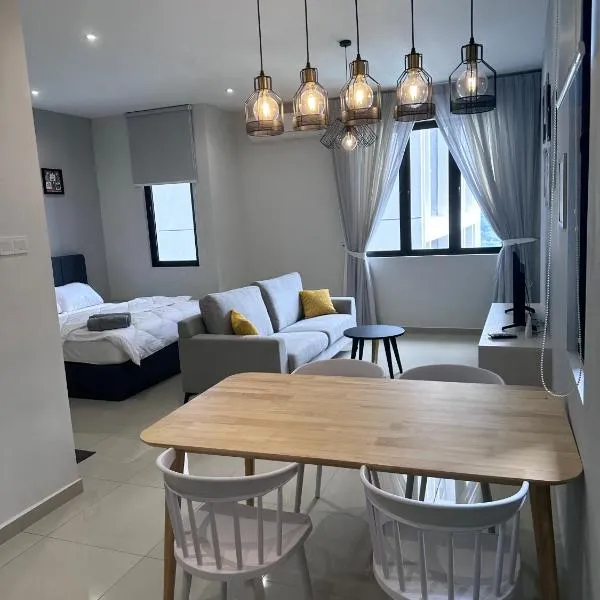 Wanderlust Retreat Studio by Iconic Regency, hotel a Bayan Lepas