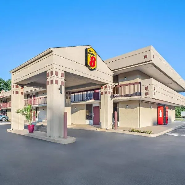Super 8 by Wyndham Commerce, hotel in Commerce