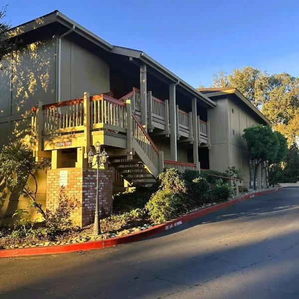Comfort Inn Monterey Peninsula Airport, hotel en Monterrey