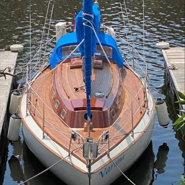 Varuna jachta, hotel in Nida
