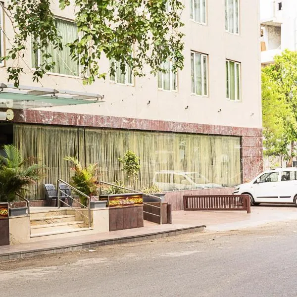 Super Inn Armoise Hotel, khách sạn ở Sānand