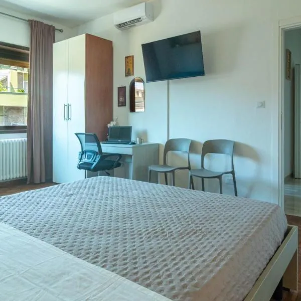 Casa vacanza Appartamento Irnerio vicino la Metro, hótel í Róm