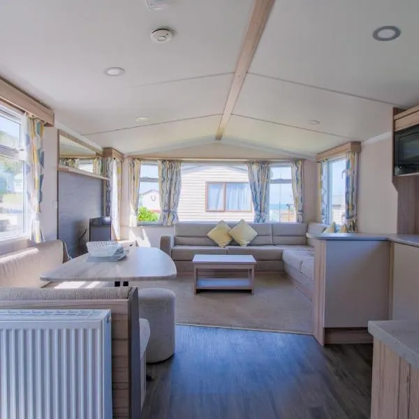 Three Bedroom Instow Caravan, hotel in Bideford