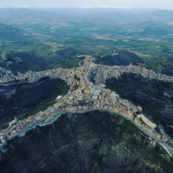 La sartoria, hotel v destinaci Centuripe