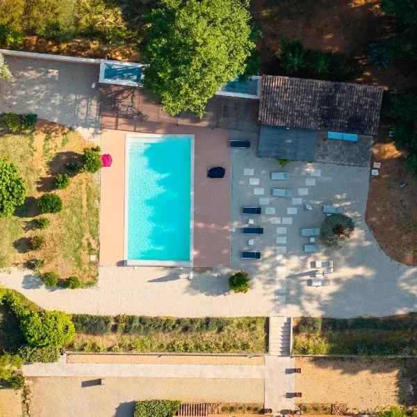 Hotel Les Ambres, hotel v destinaci Roussillon