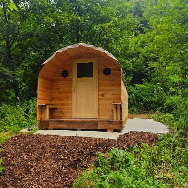 Hobbit Hütte am Bach ohne Bettwäsche, hotel in Kirchensittenbach