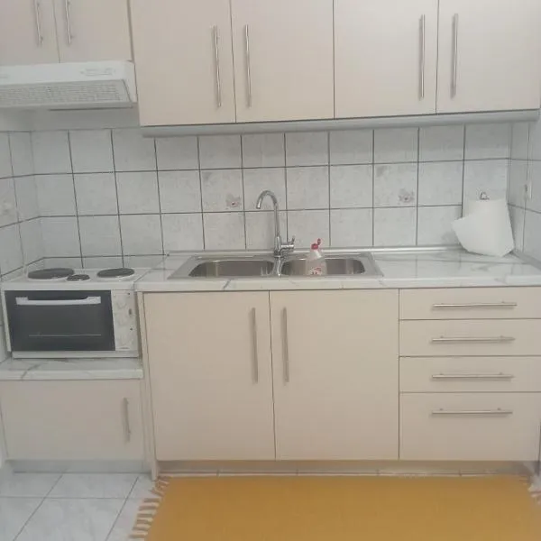 Ευρυχωρο ισόγειο διαμέρισμα, hotel in Moláoi