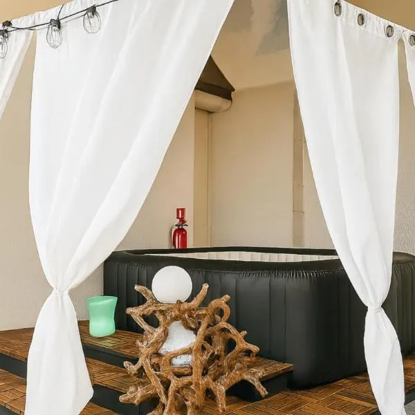 Attico Frascati La Cattedrale, soggiorno esclusivo nel centro storico, hotel en Frascati