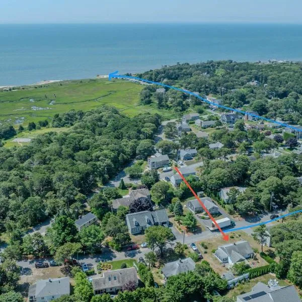 Updated Beach House Deck Outdoor Shower!, hotel in Chatham