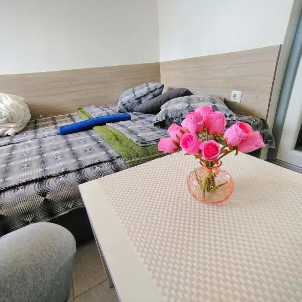 Small City Studio, hotel in Varna City