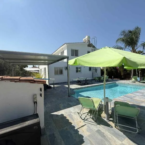 Villa Coralia Gardens 1km From Coral Bay Beach, hotel din Golful Coralilor