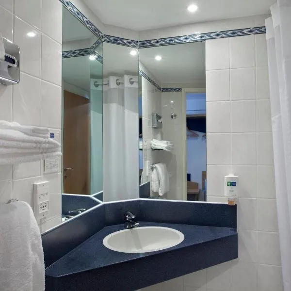 Holiday Inn Express Geneva Airport by IHG, hotel in Geneva