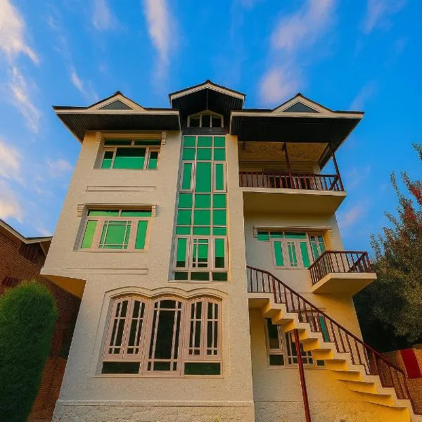 The Shesh Bagh Boutique - Garden Stay Near Dal Lake & Mughal Garden, hotel in Srinagar