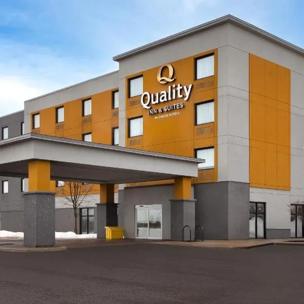 Quality Inn & Suites Kingston, hotel v destinaci Kingston